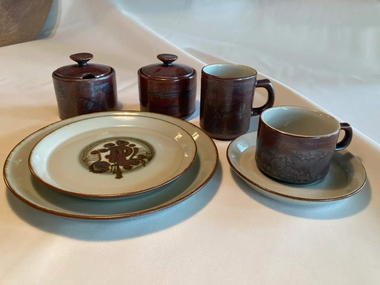 Billede 1 - Thule kaffe- og spisestel fra Désirée. 138 dele.