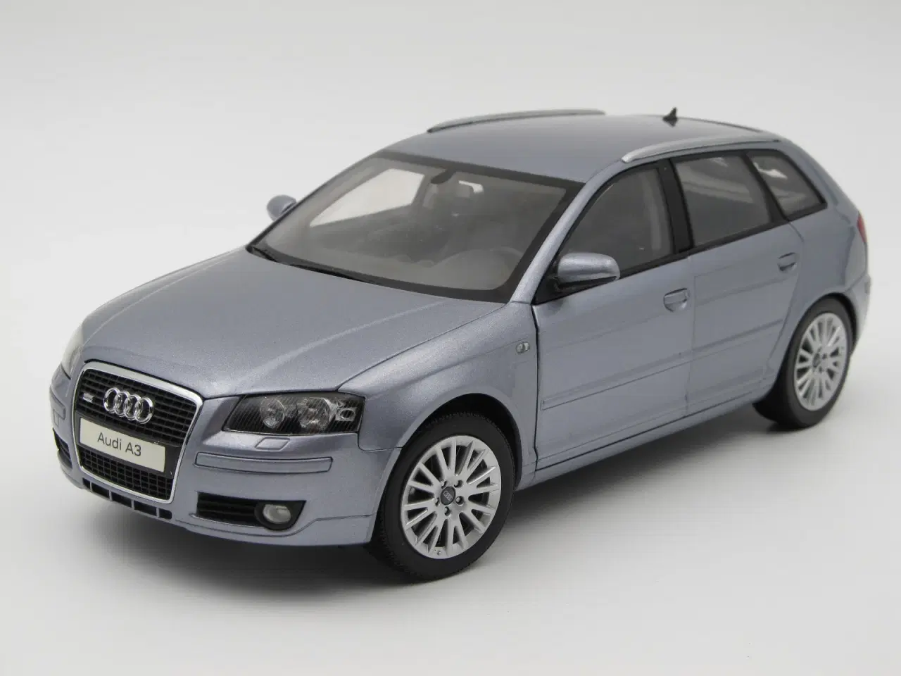 Billede 2 - 2004 Audi A3 3,2 Sportback - KYOSHO - 1:18