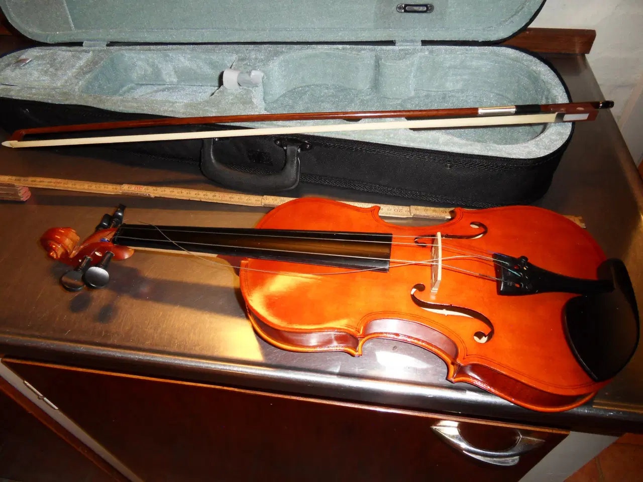 Billede 1 - Violin i violinkasse,  Pæn og ikke slidt tilstand.