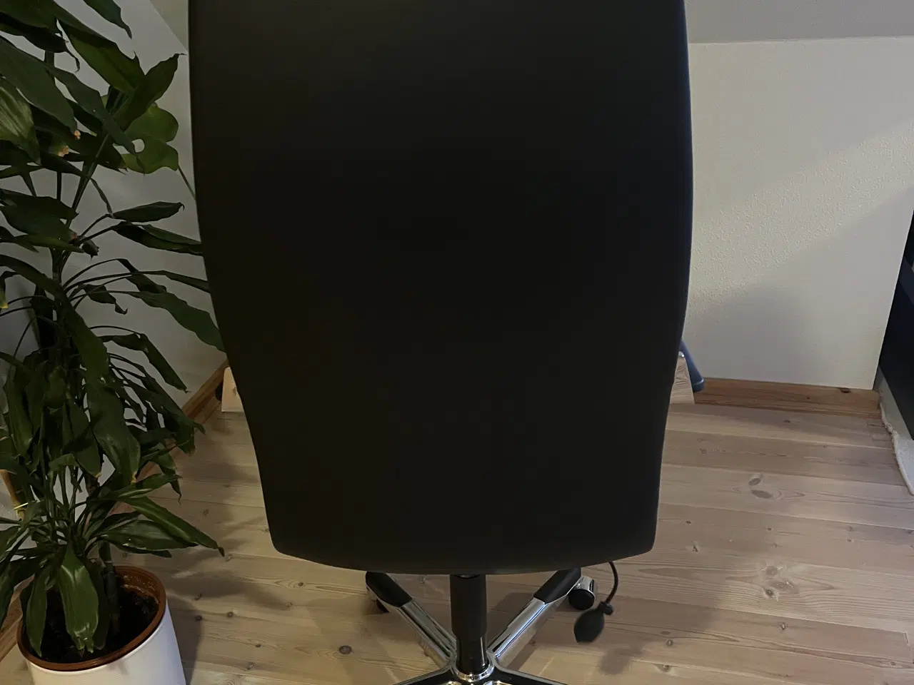 Billede 2 - Flot kontorstol. Model BERG MB 86 med luftpude.