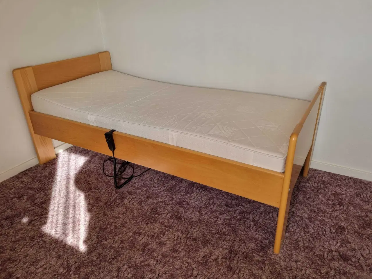Billede 5 - Elevations seng med madras 