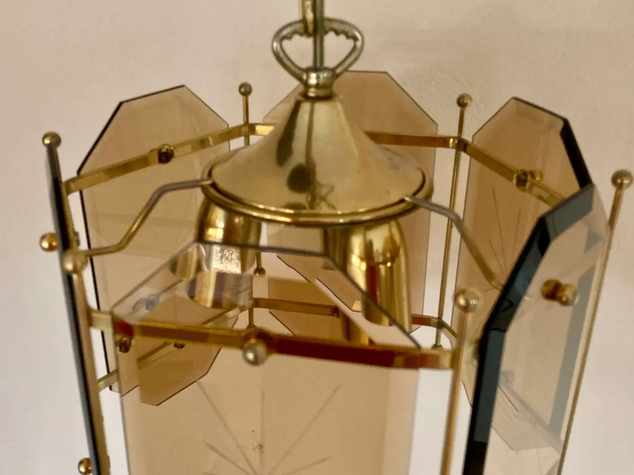 Billede 4 - Vintage lysekrone i messing og let røget glas,