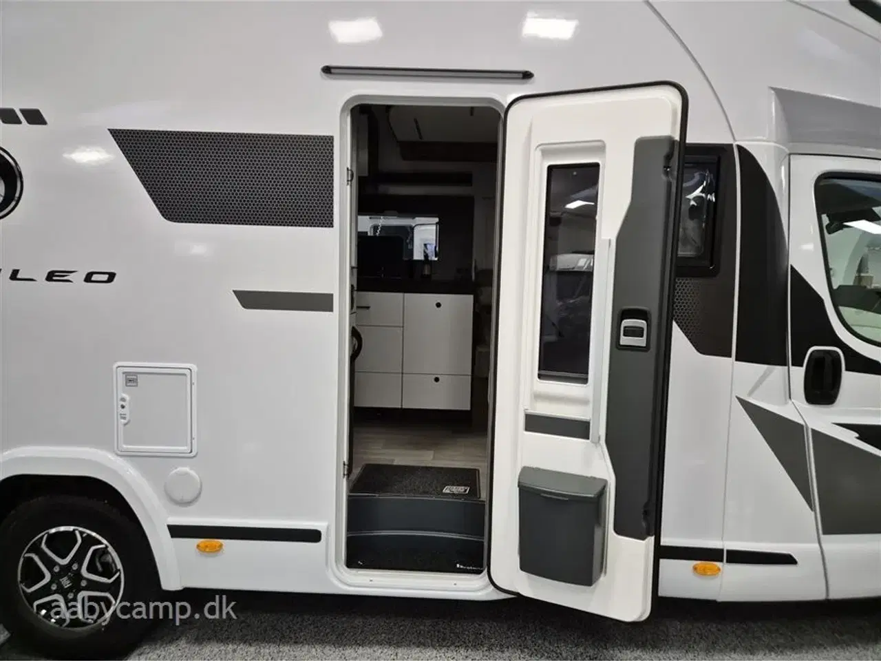 Billede 5 - 2026 - Benimar Mileo 268   Nk pakke. 8 Trins Automatgear. 140 Hk.  200W Solceller. Truma Combi Diesel. Kompressor Køleskab 150L. Emhætte.