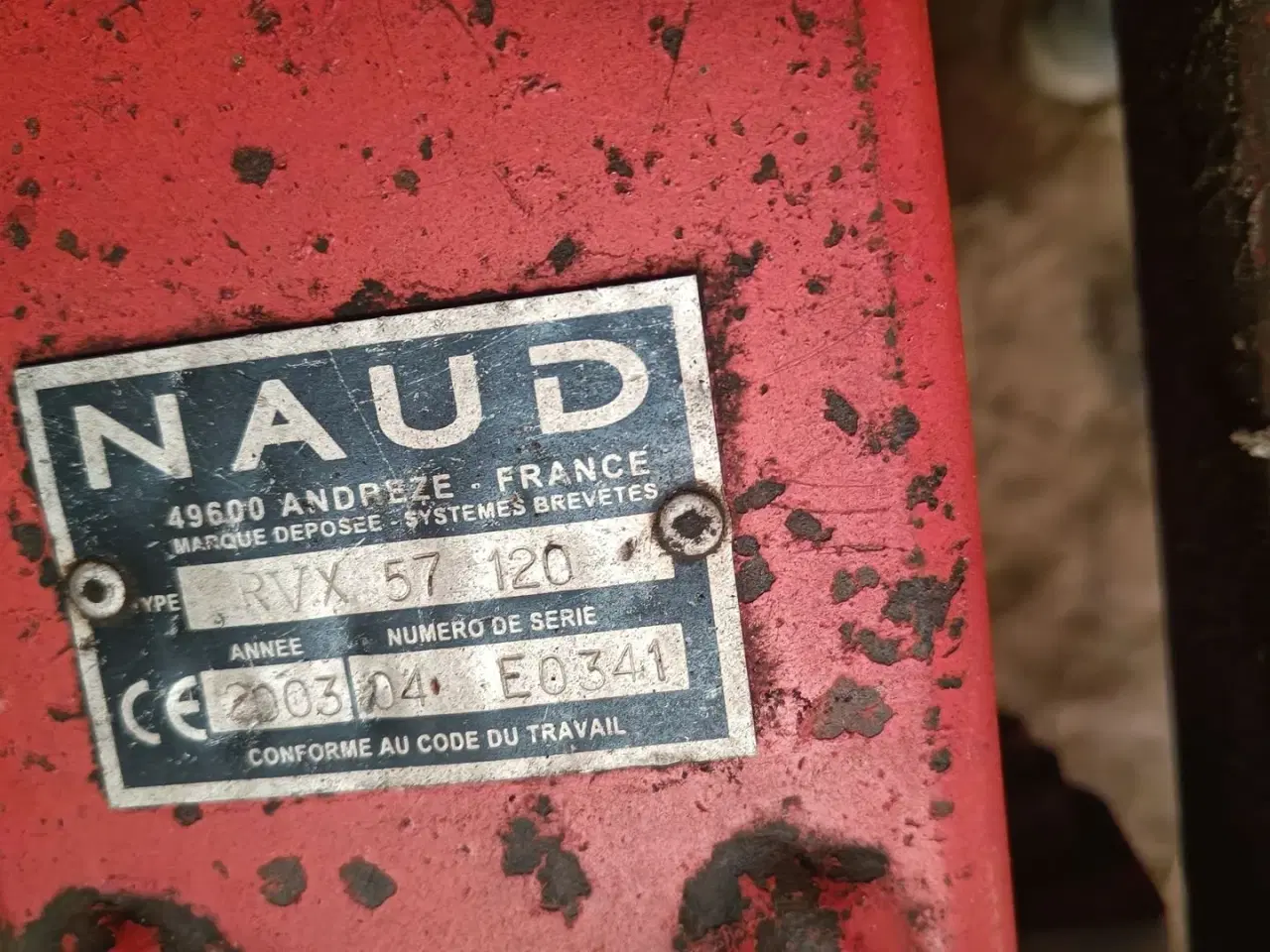 Billede 10 - Naud 57 med fiberplader og jord pakker