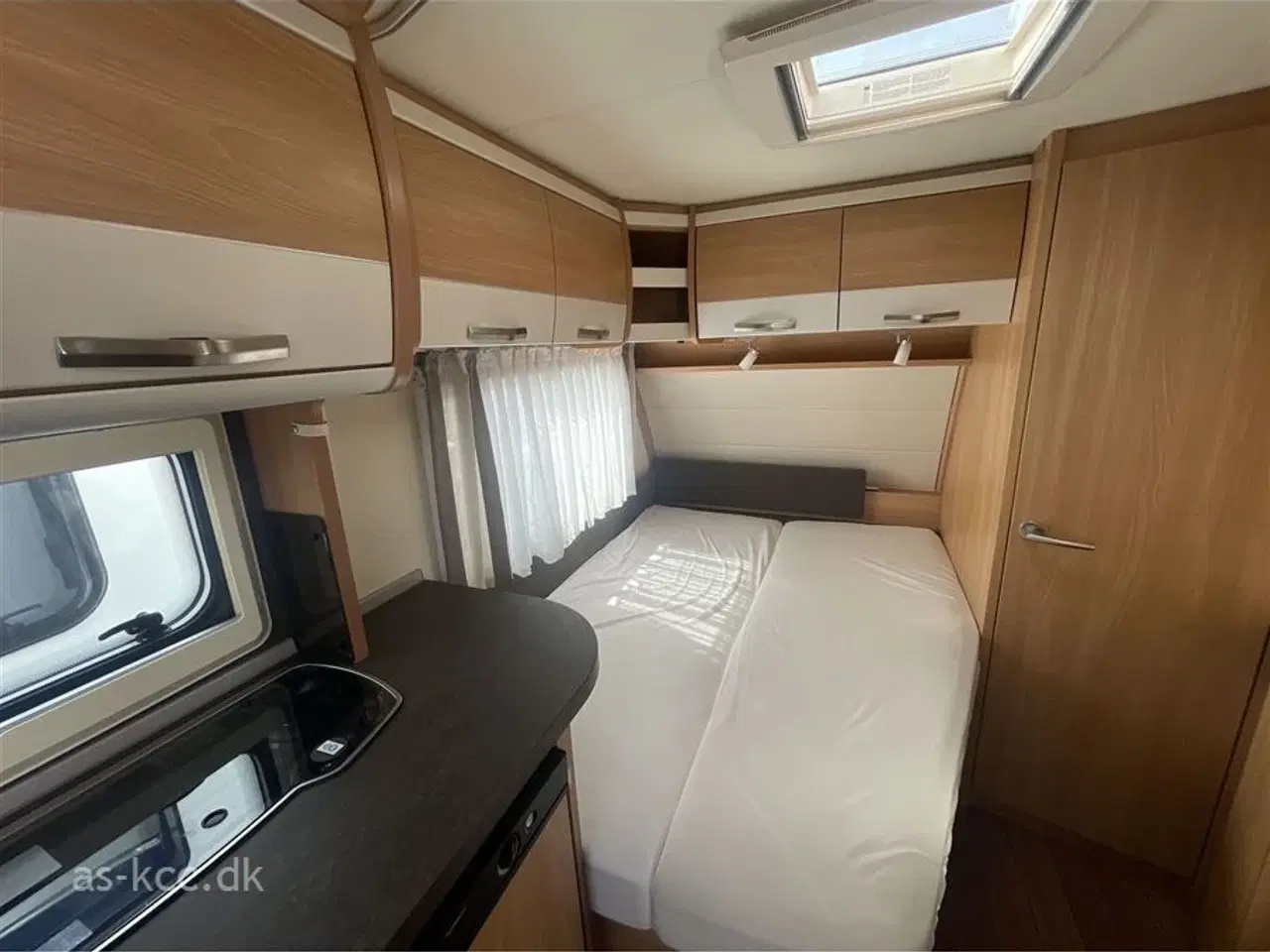 Billede 7 - 2018 - Knaus Südwind Silver Selection 450 FU   Knaus Südwind Silver Selection årg. 2018 4 sovepladser, 5 siddepladser, mover, posemarkise, cykelholder.