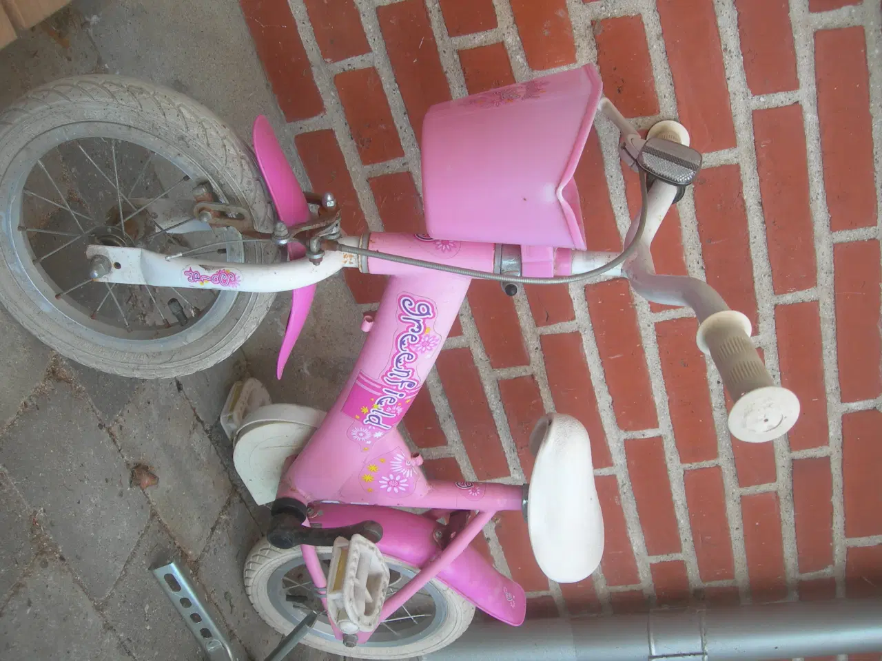 Billede 2 - Børnecykel m. støttehjul 