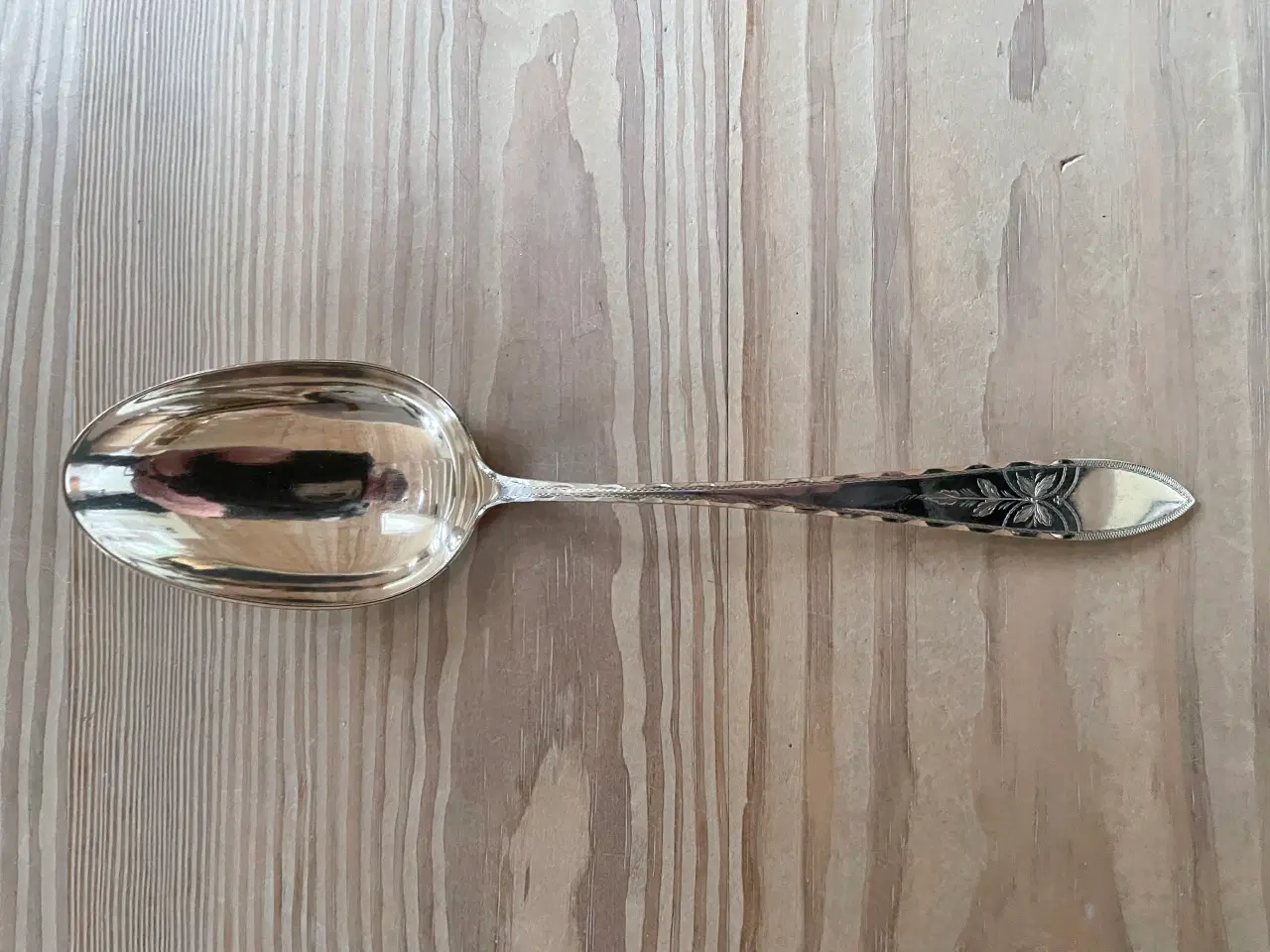 Billede 1 - Dessertske Empire totårnet