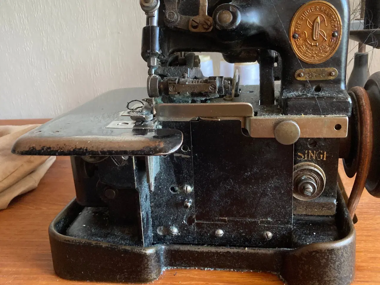 Billede 1 - Gamle Singer symaskiner, stikkesting + overlock