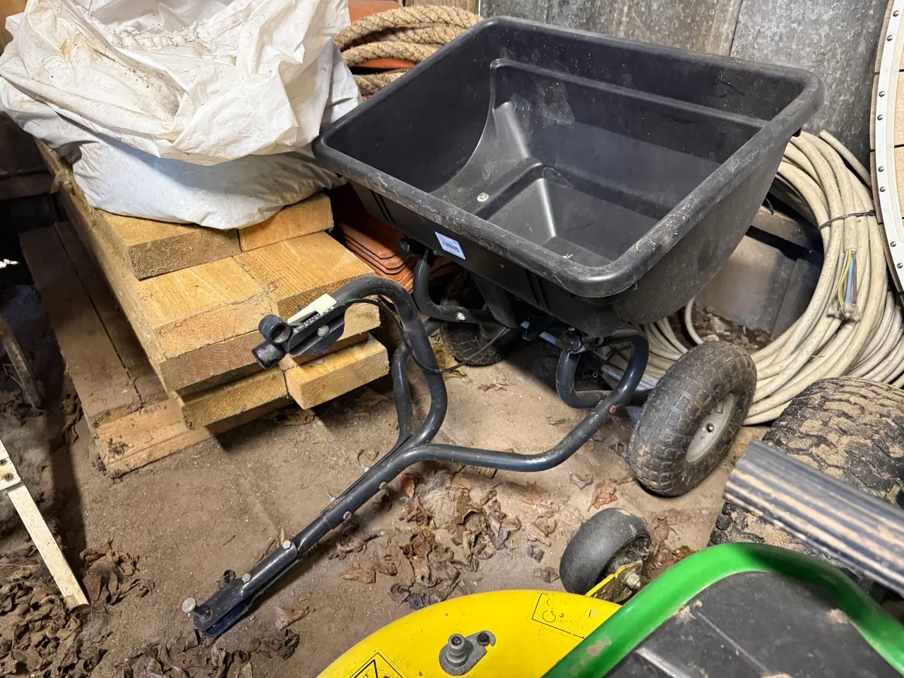 Billede 1 - Husqvarna gødningsspreder