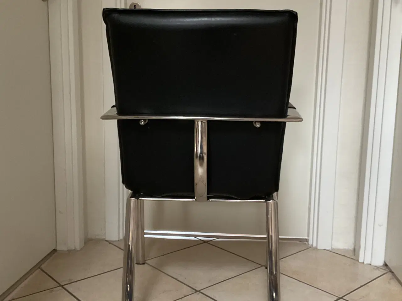 Billede 3 - Spisebordstole Sort skind