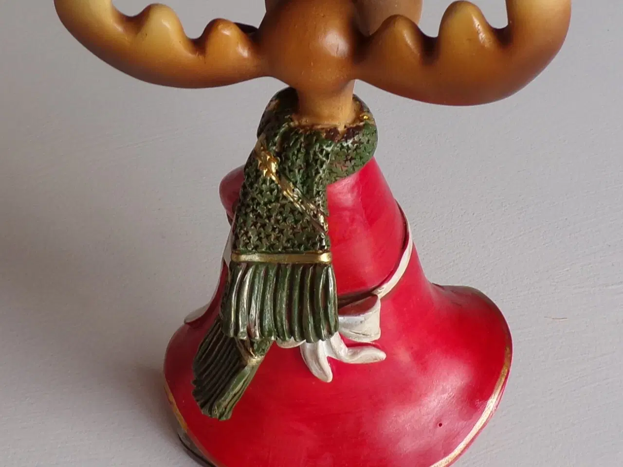 Billede 2 - Fin juleelg i polyresin 23,5 cm høj 