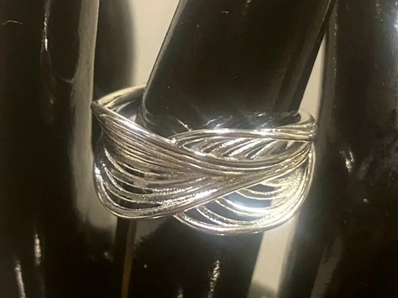 Billede 1 - * Sterlingsølv; Smuk tråd-fingerring