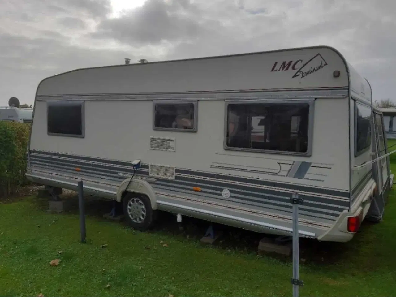 Billede 8 - Campingvogn med fastliggerplads 