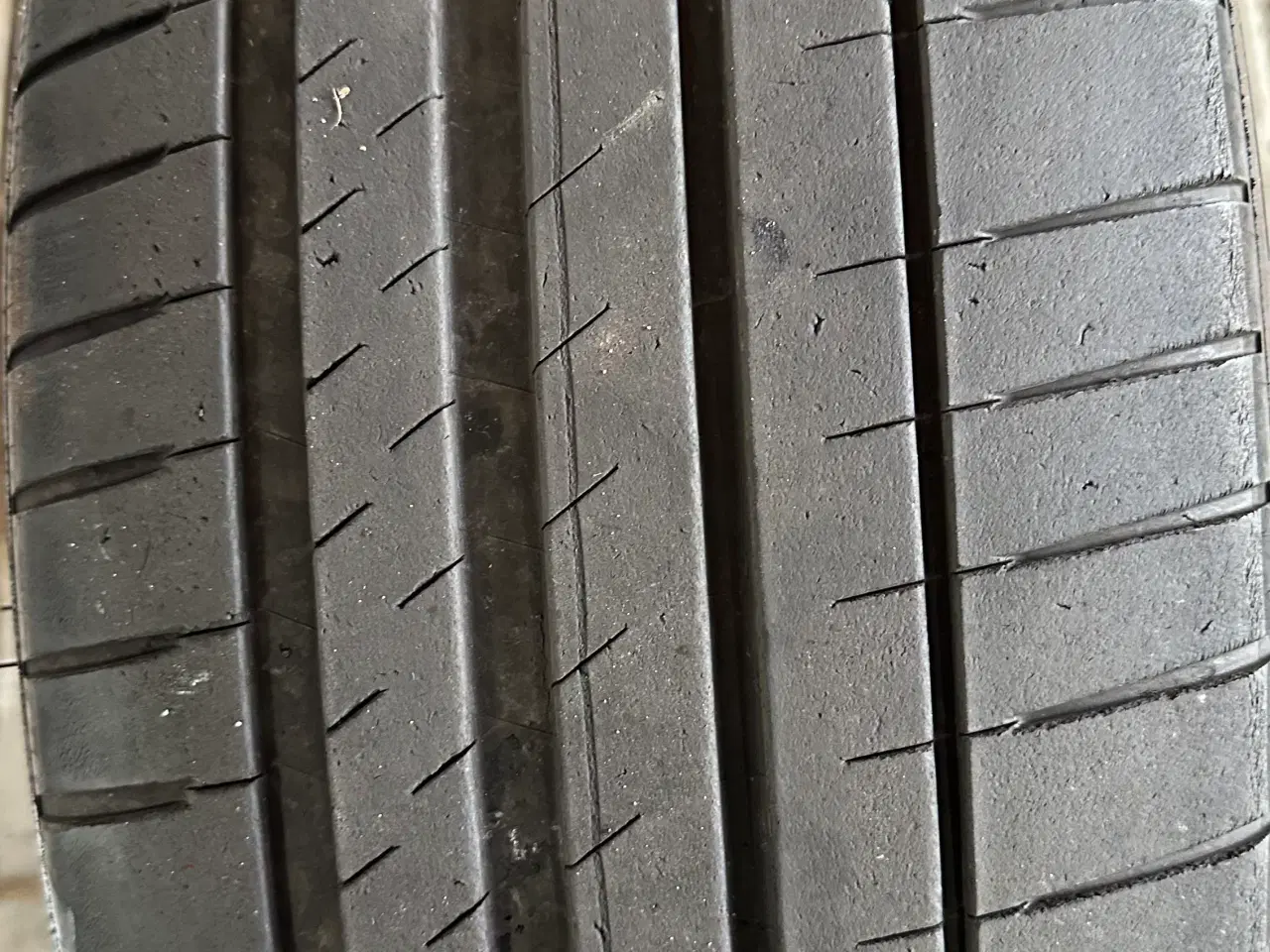 Billede 2 - 2 stk sommerdæk fra Tesla model 3