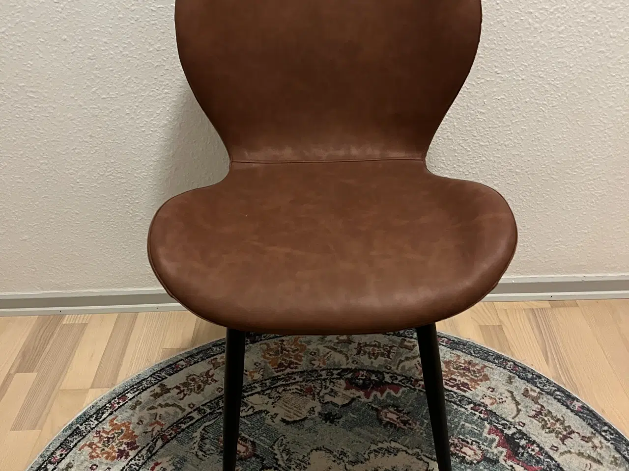 Billede 2 - Cognac farvede spisestuestole