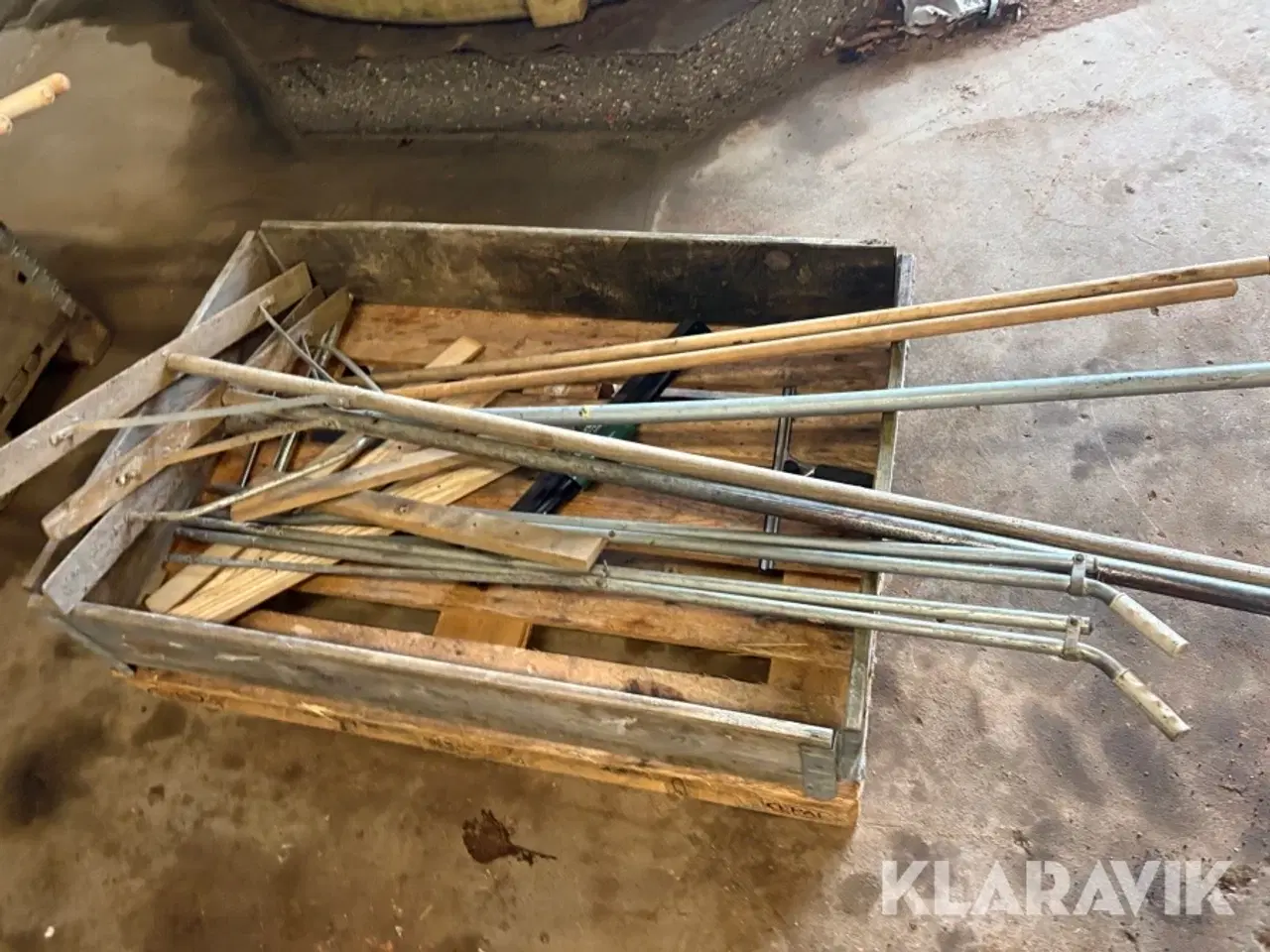 Billede 4 - Lot med koste og retteskinner 2 paller