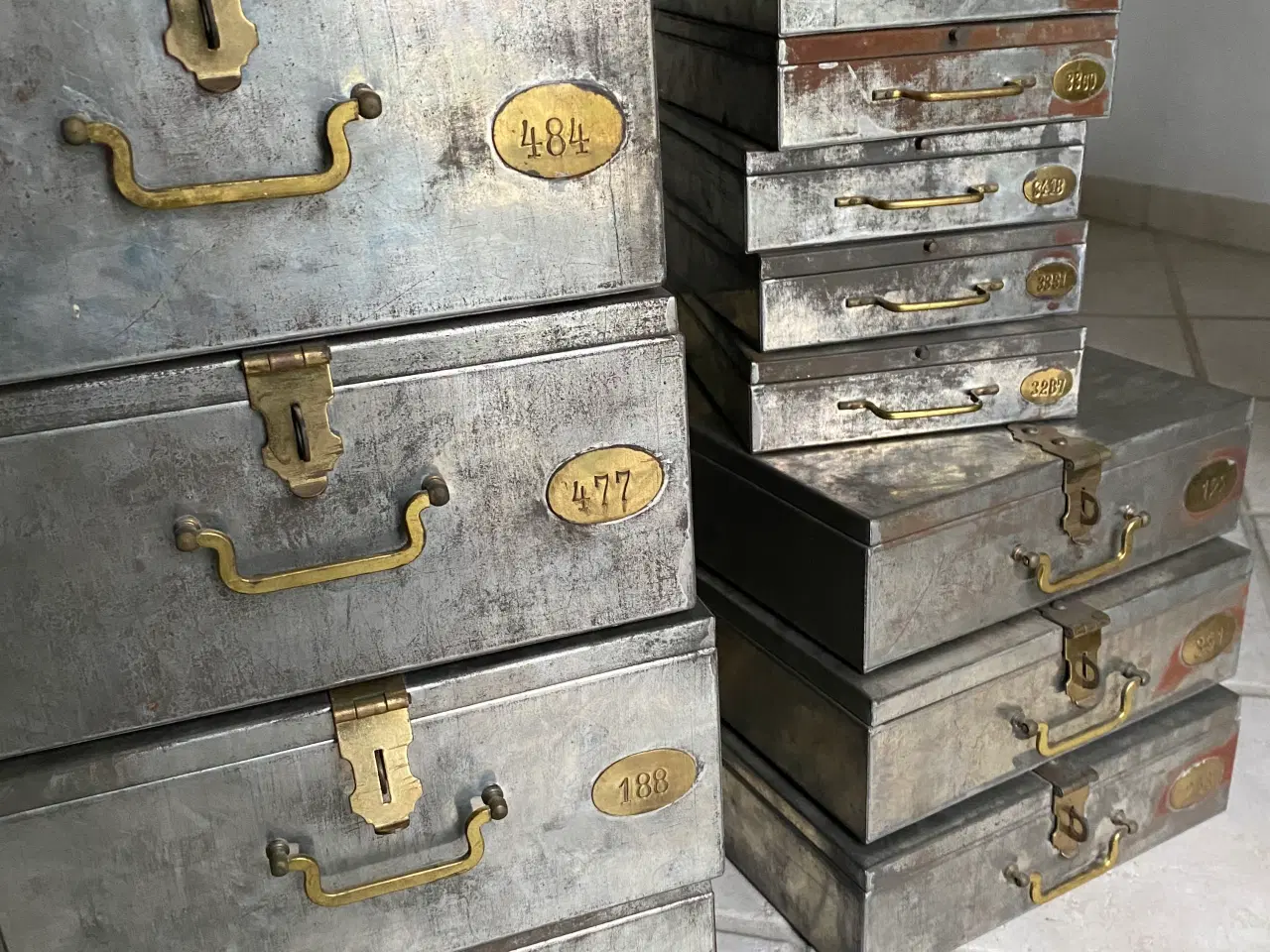 Billede 1 - Gammel bankbokse metal 12 stk