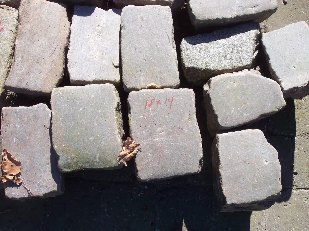 Billede 2 - Granit brosten med slidte overfjade ca. 55 stk 