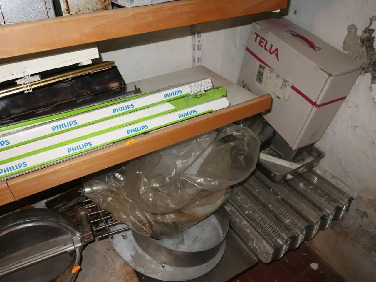 Billede 5 - Div. forme, lysstofrør, bageritilbehør m.m.