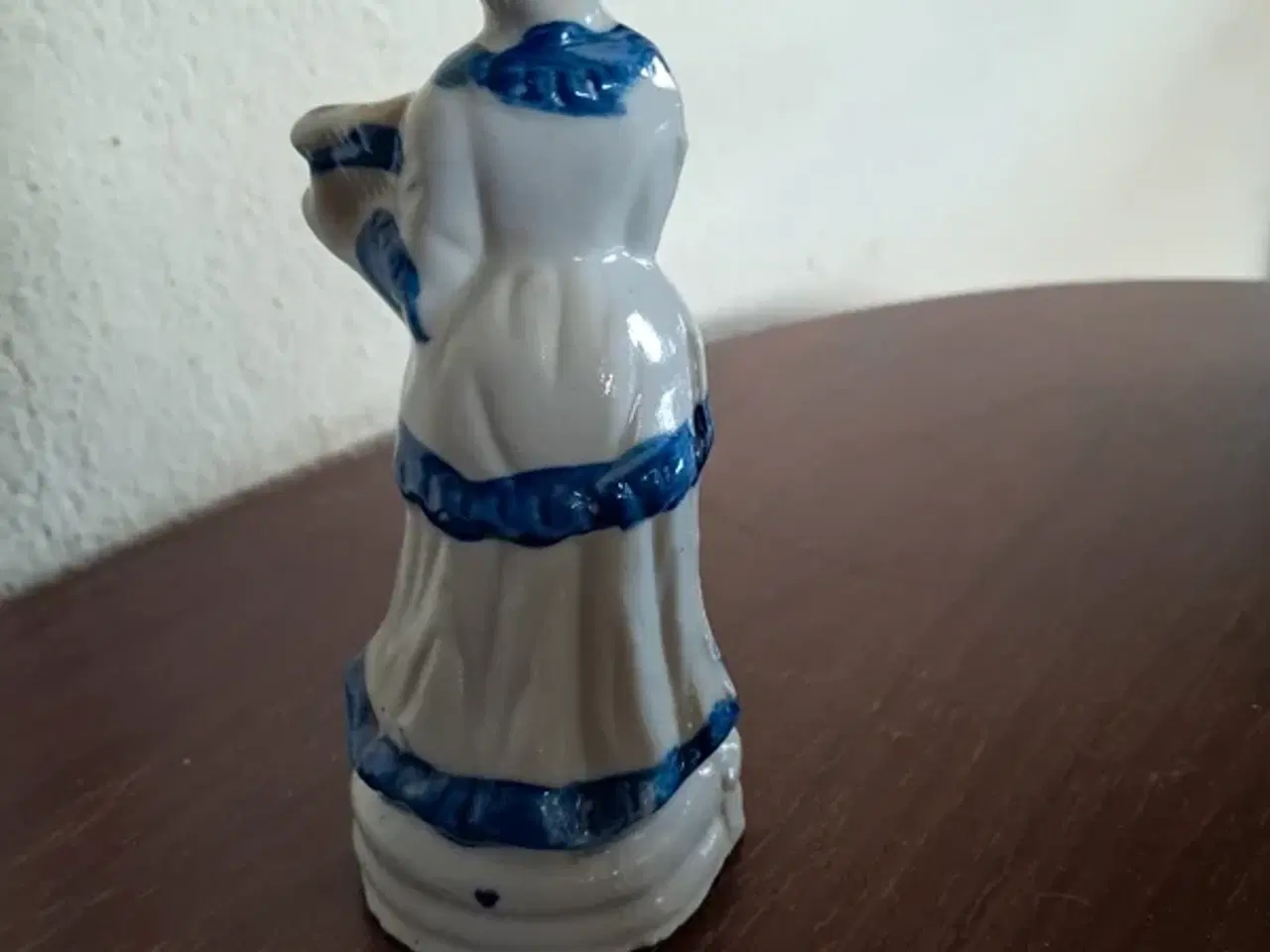 Billede 3 - Ung dame figur