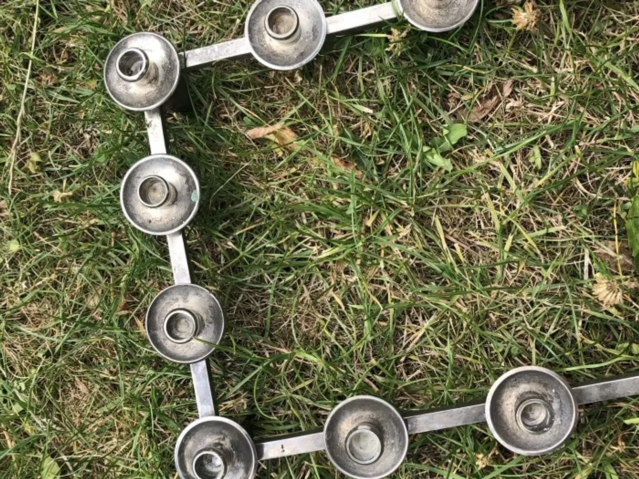 Billede 3 - Stage i metal med plads til 24 lys