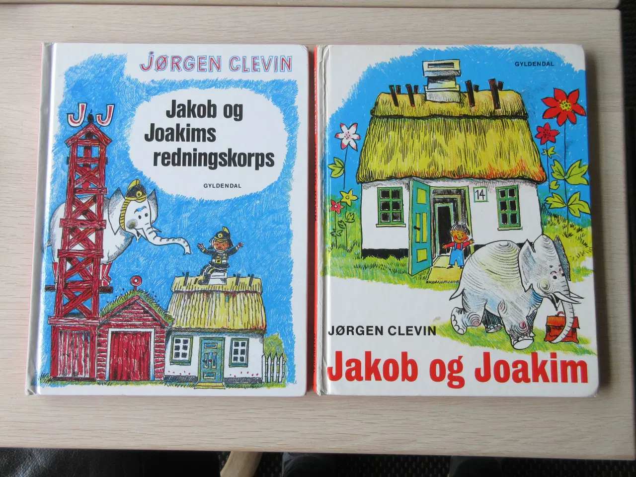 Billede 1 - Jørgen Clevin bøger og et spil ;-)