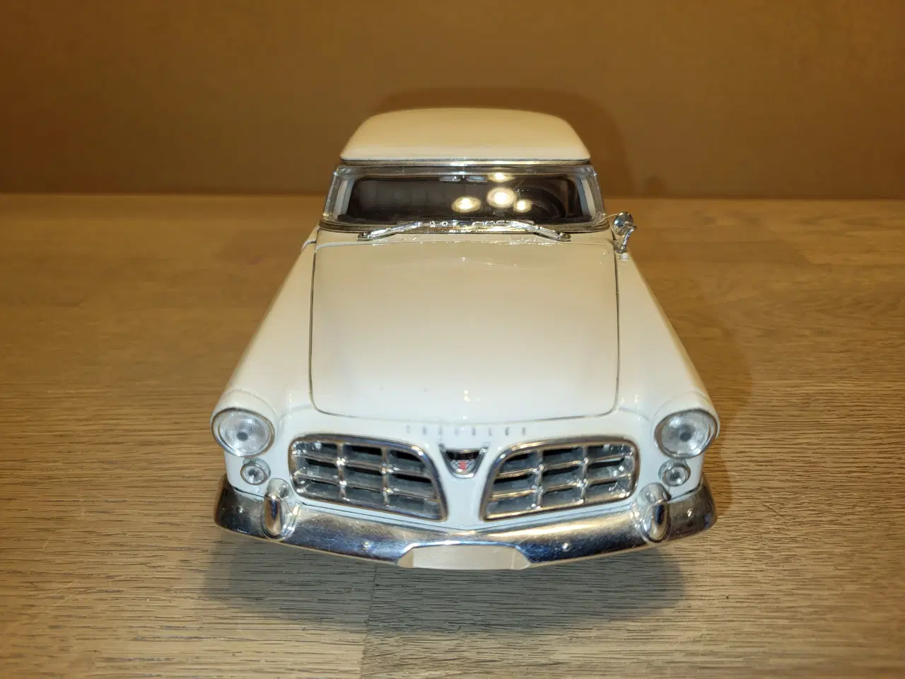 Billede 4 - Modelbil, Chrysler 300b White 1956, skala 1/18