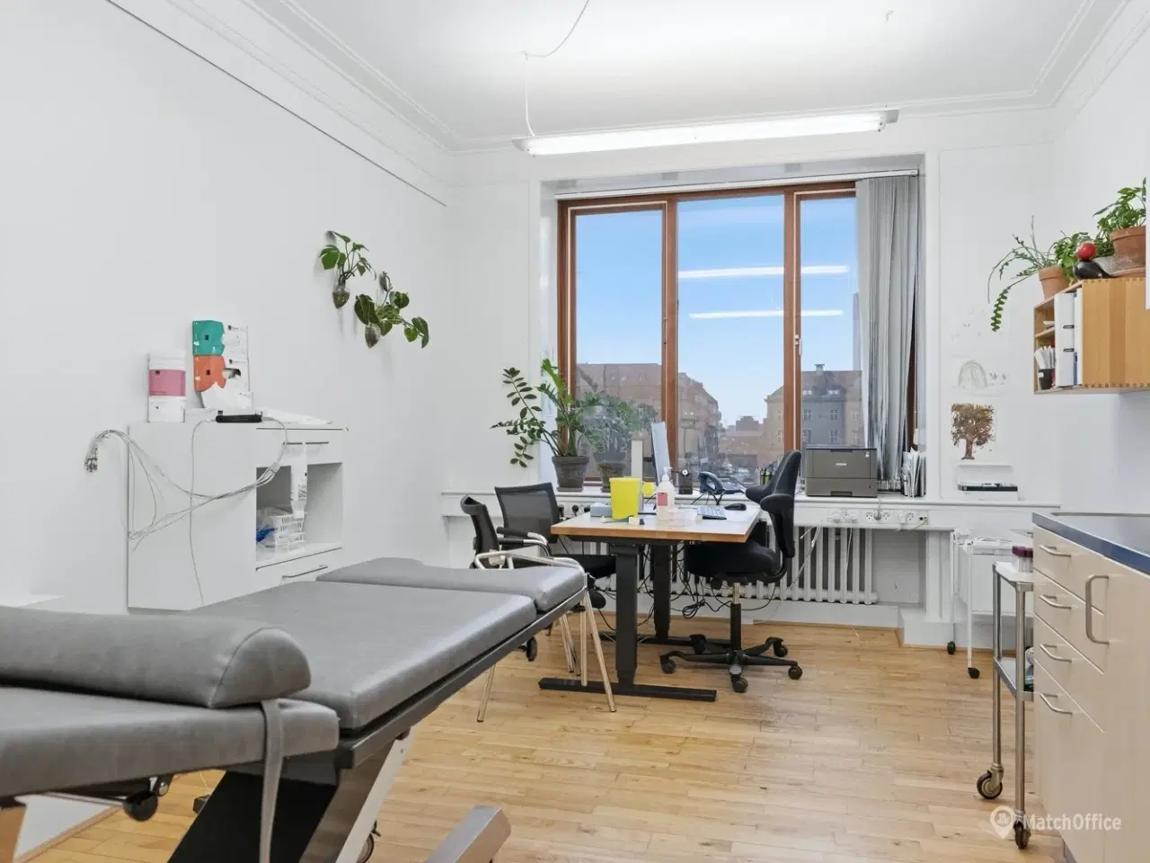 Billede 5 - Lyse kliniklokaler med central placering