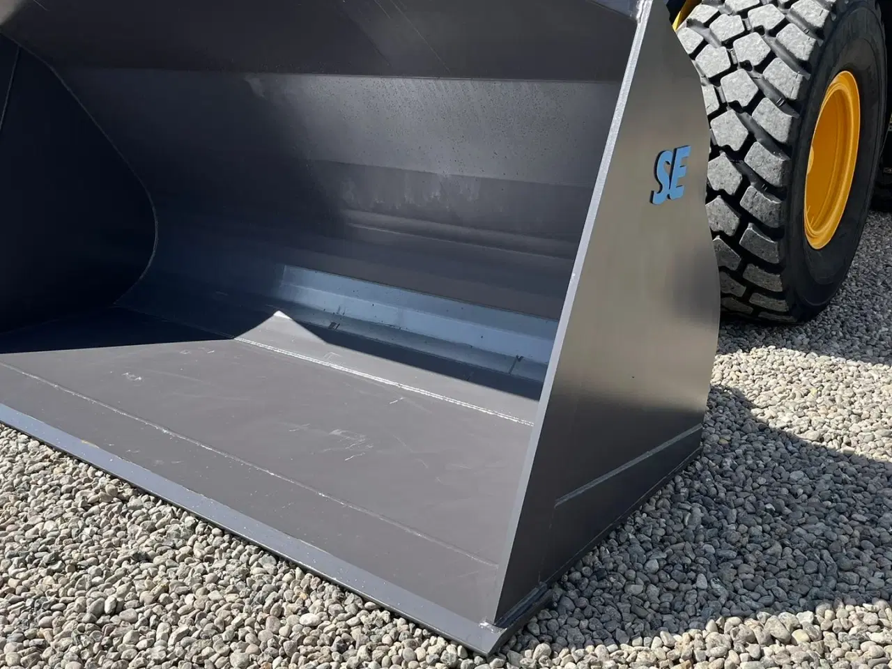 Billede 4 - SE AB 2,9m3 skovl med Volvo beslag på. Den er 2.75m bred