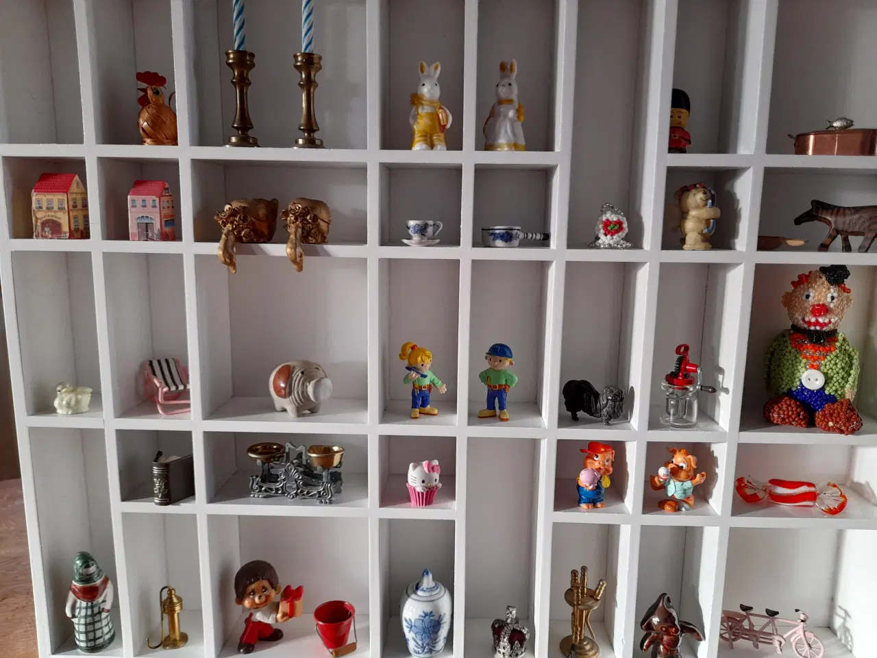 Billede 2 - Sættekasse med 49 nips ting.