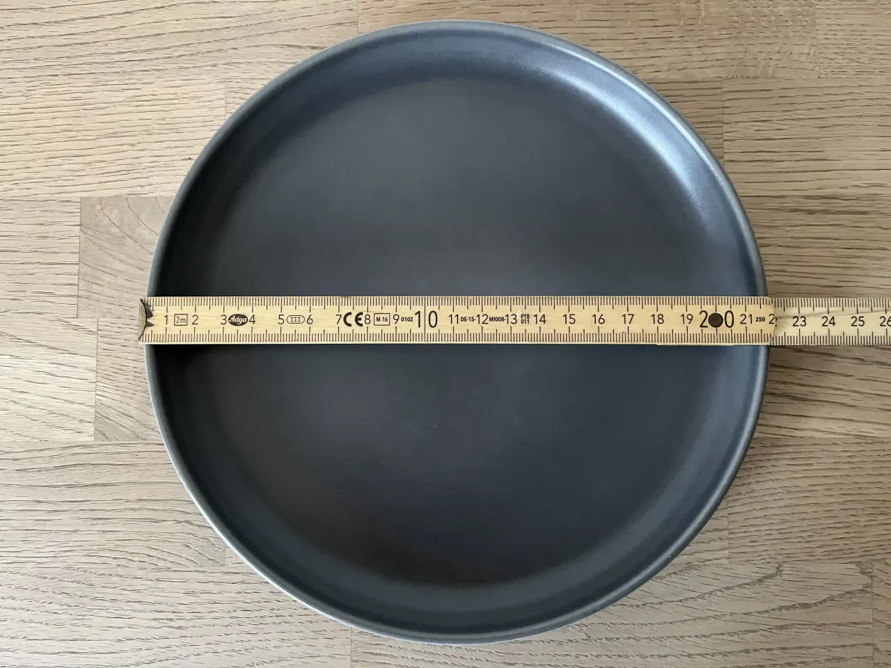 Billede 3 - Næsten ny - Grå Knabstrup tallerken - Ø: 22 cm