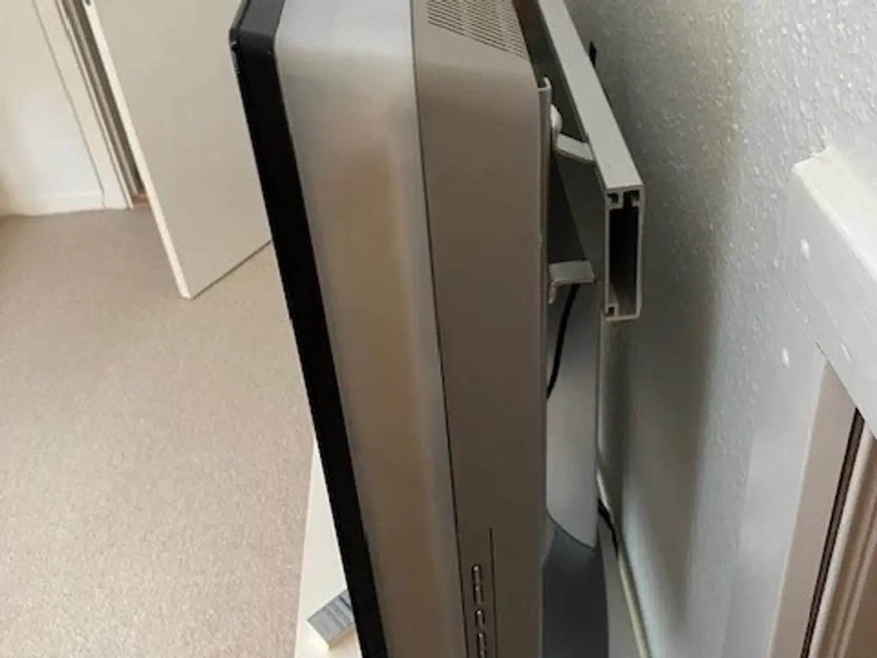 Billede 3 - Philips - Cineos Ambilight - 32" - fod/hylde 