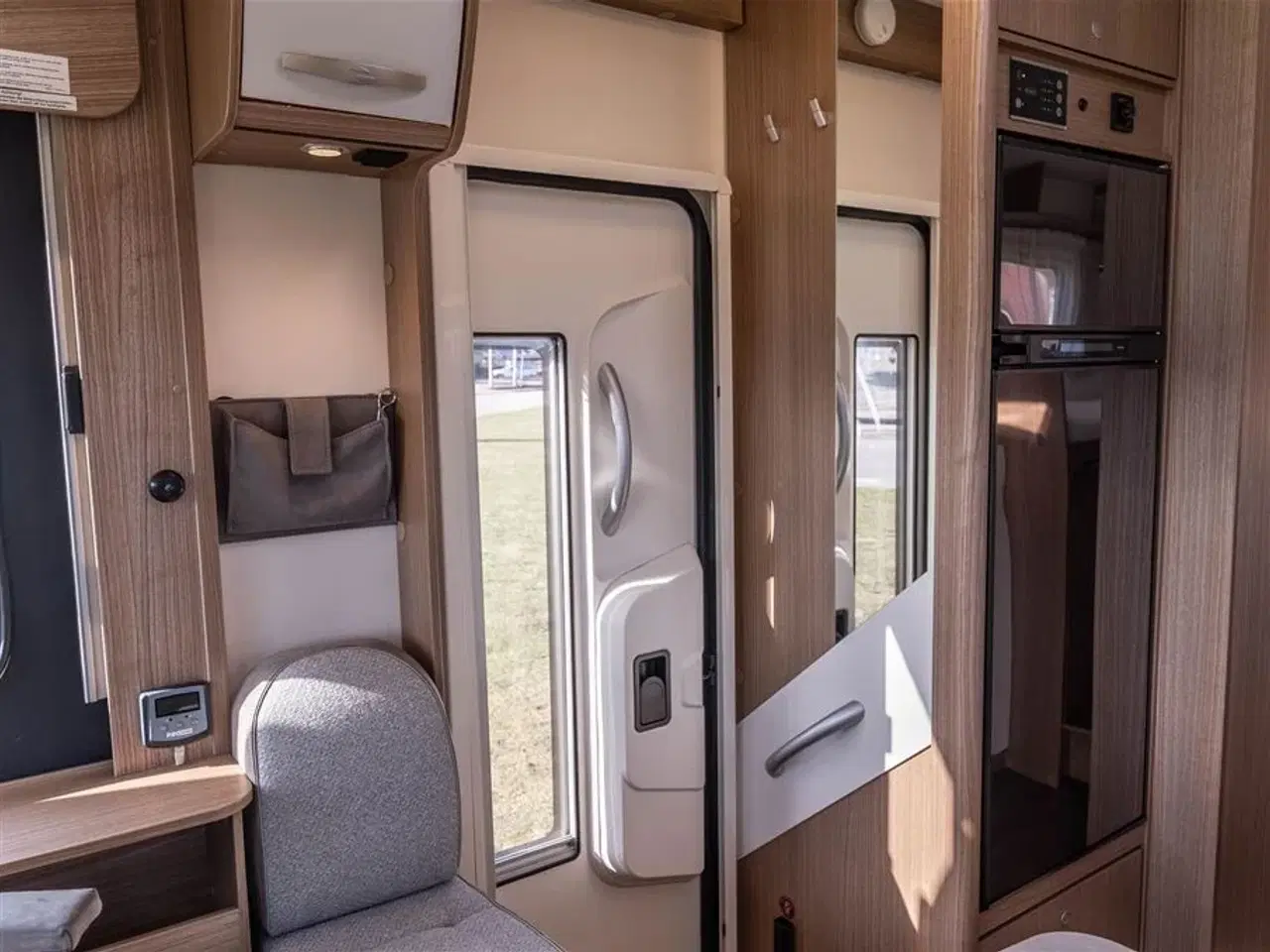 Billede 13 - 2021 - Carado I 338 Aut.   Topudstyret Helintegreret Carado med automatgear