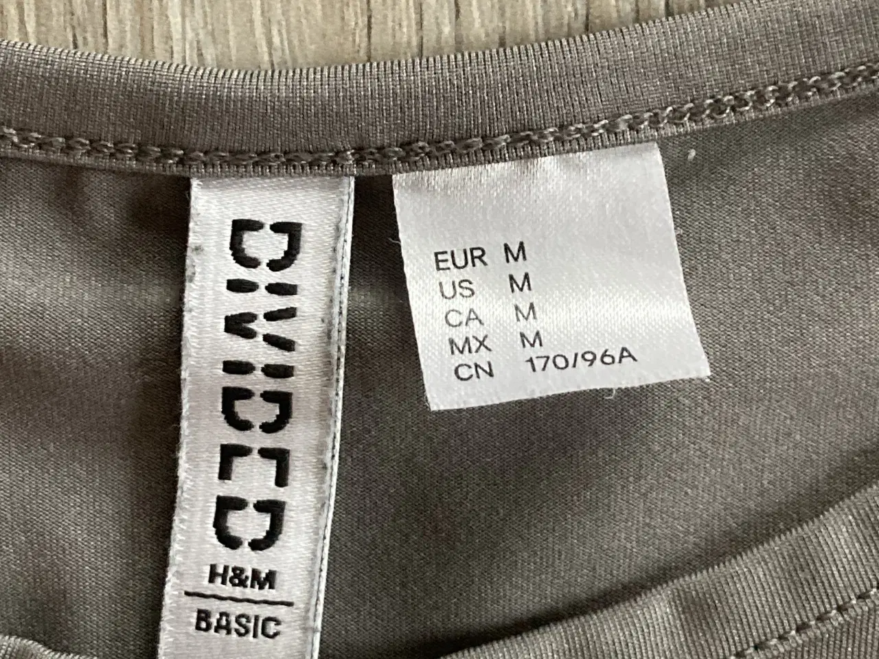 Billede 3 - Grå T-shirt i str. M