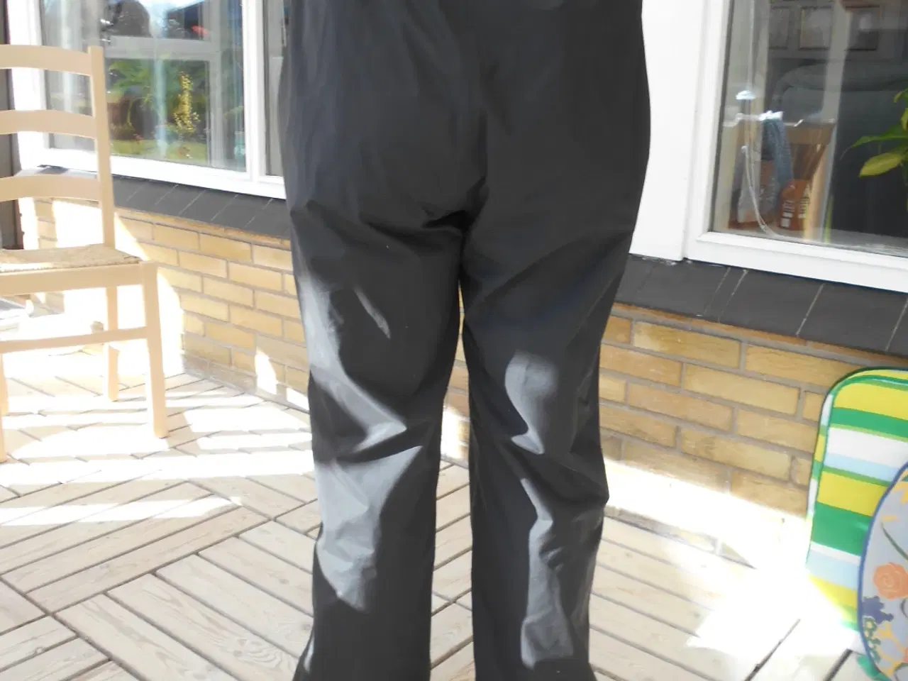 Billede 2 - NY Helly Hansen sorte regnbukser str L