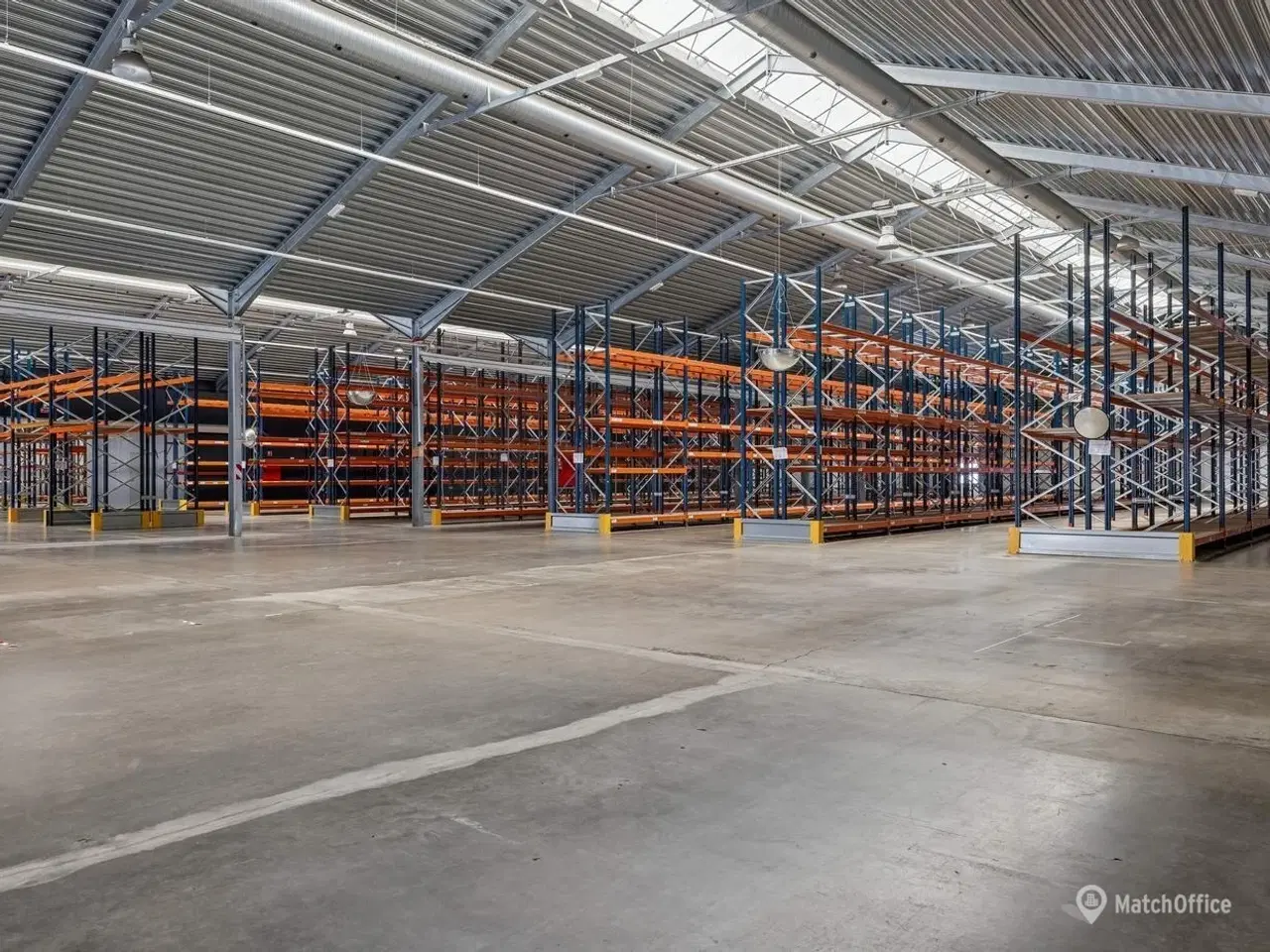 Billede 5 - 2 200 m² isolerede lagerhaller nær E20 på Holkebjergvej i Odense