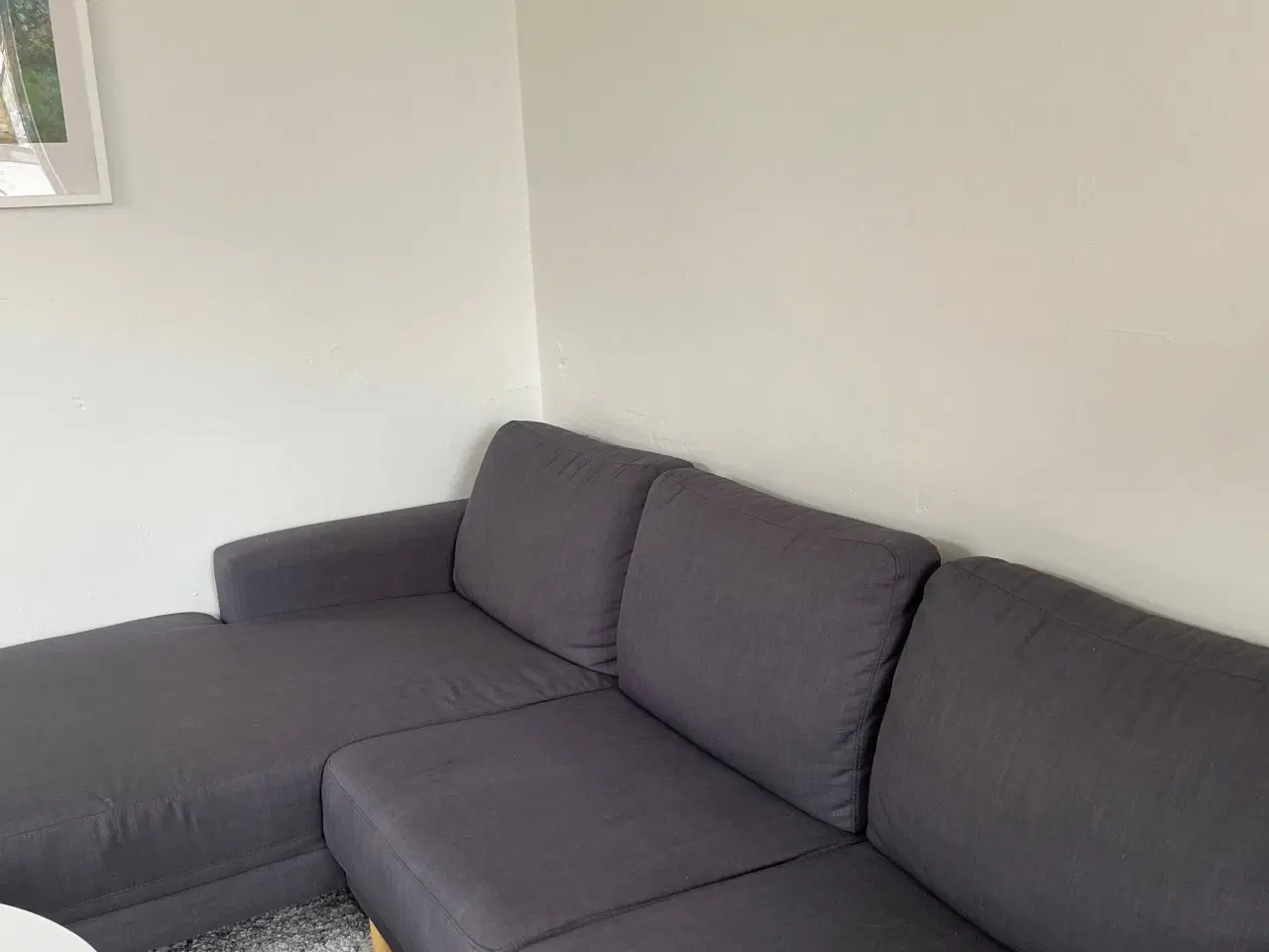 Billede 2 - Jysk sofa EGENSE med chaiselong (mørkegrå)