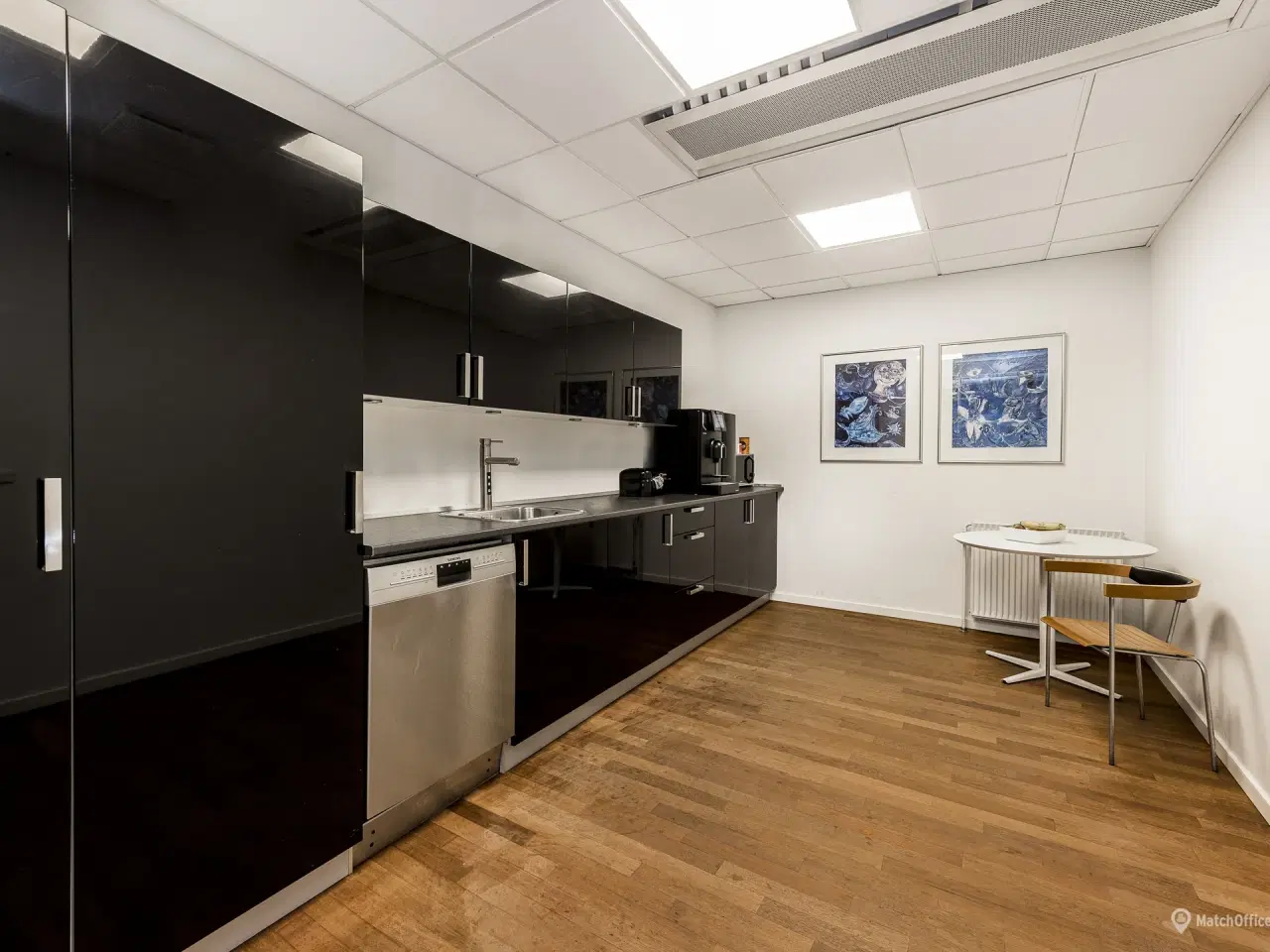 Billede 6 - Prestigefyldte kontorejendom i det eksklusive forretningsområde Tuborg Nord tæt
på Strandvejen og Øresund.
