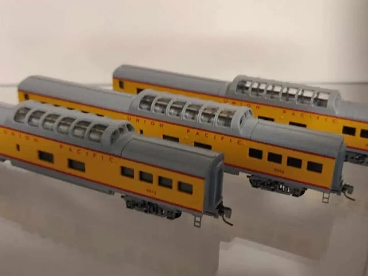 Billede 1 - MicroTrains. Union Pacific Dome passager vogne. Z.