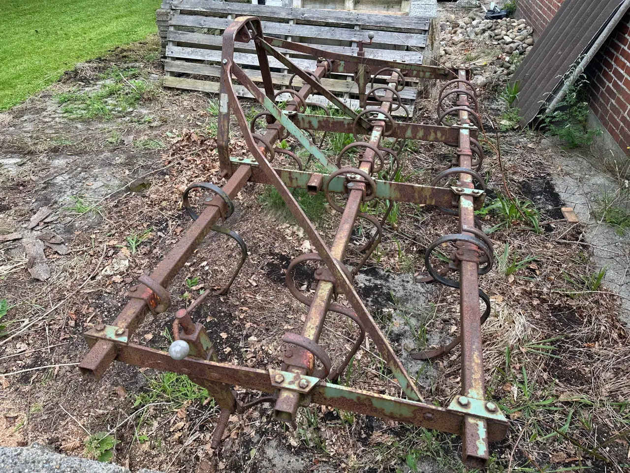 Billede 7 - Ældre landbrugsmaskiner sælges. 500kr pr. del.