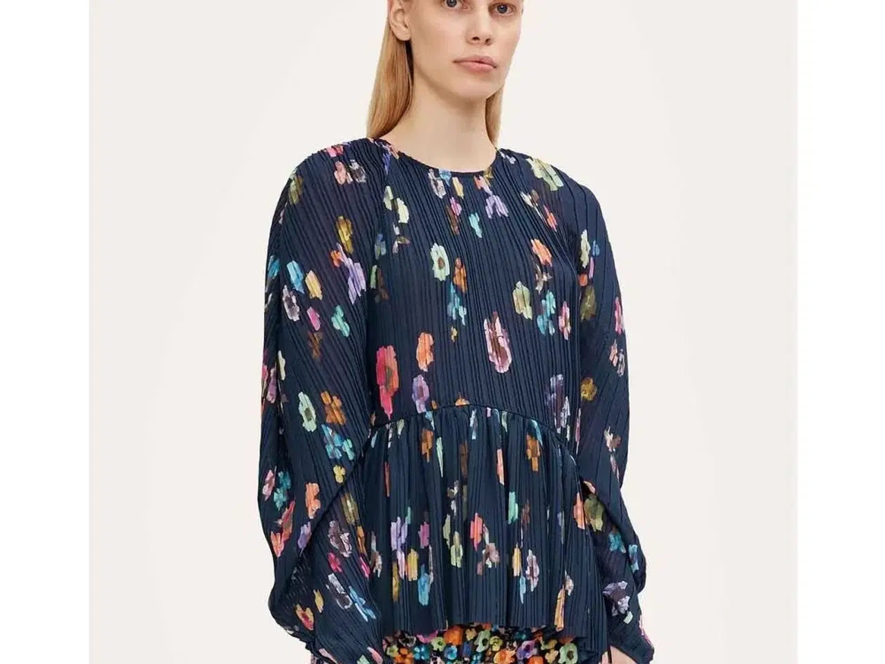 Billede 8 - Stine Goya plisseret bluse