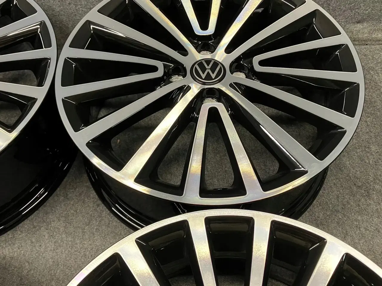 Billede 3 - ALUFÆLGE VW UP 1S0 POLYGON 17"