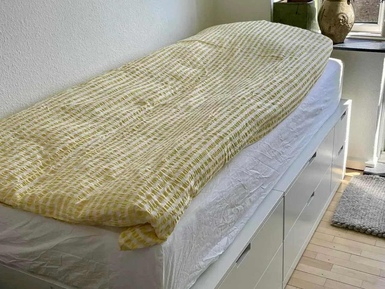 Billede 1 - Seng med opbevaring