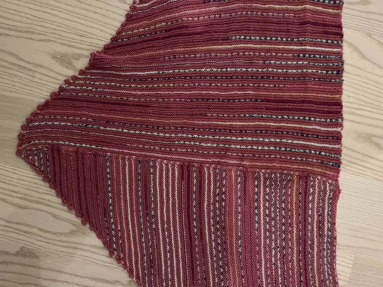Billede 3 - Flot strikket tørklæde 