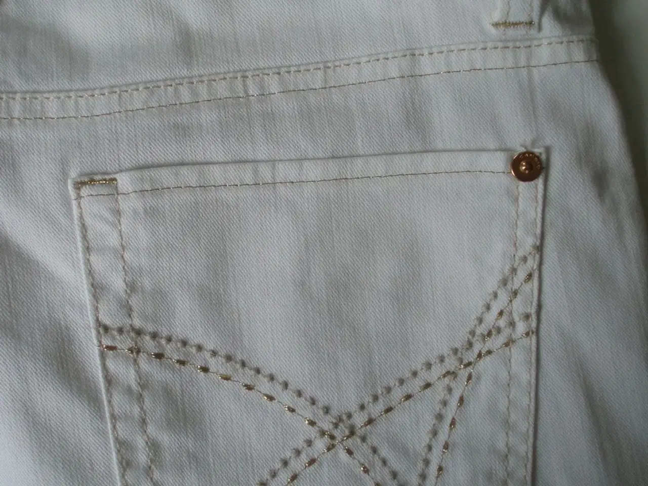 Billede 2 - SUPER FLOTTE hvide Cambio Jeans