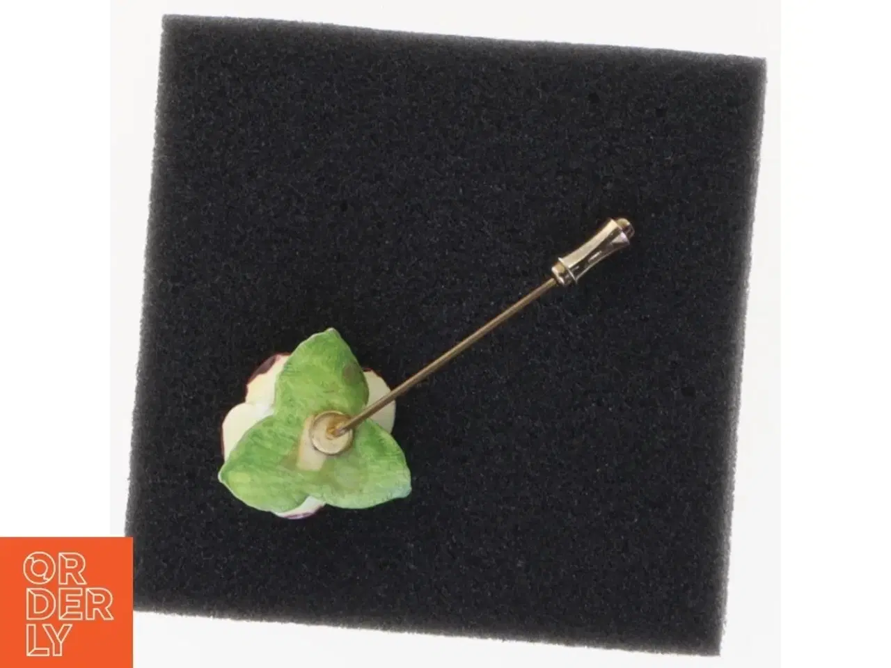 Billede 2 - Vintage emalje blomsterbroche (str. Ø 2 cm 5,5 cm)