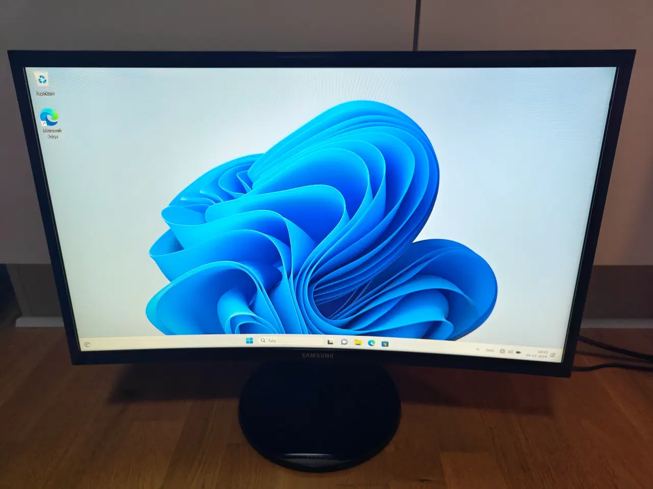 Billede 1 - Samsung C24F390 24" Curved skærm FHD