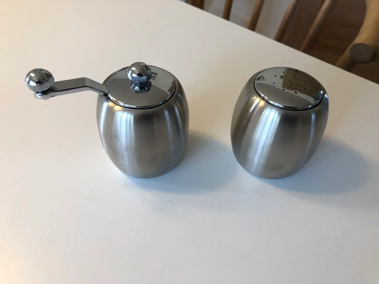 Billede 1 - Salt og peber sæt i børstet stål med krom top