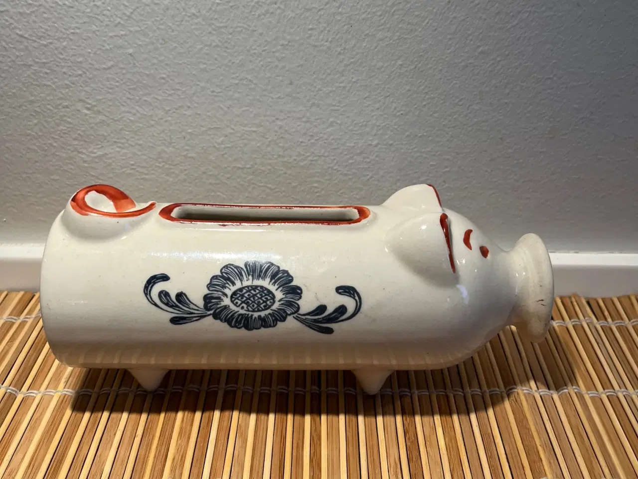 Billede 3 - Retro pølsegris – Værs’go og spis, en skive fra Vo