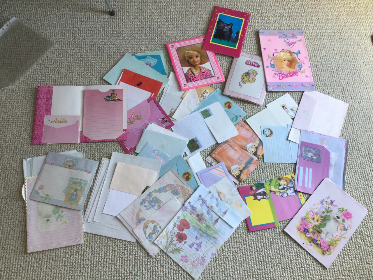 Billede 2 - Brevpapir bl.a. Barbie